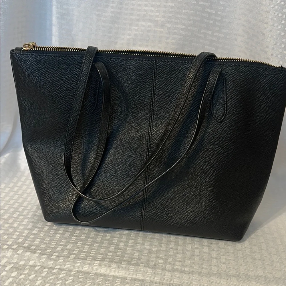 #359 Coach Black Tote with Sleek Leather Design - Picture 5 of 11